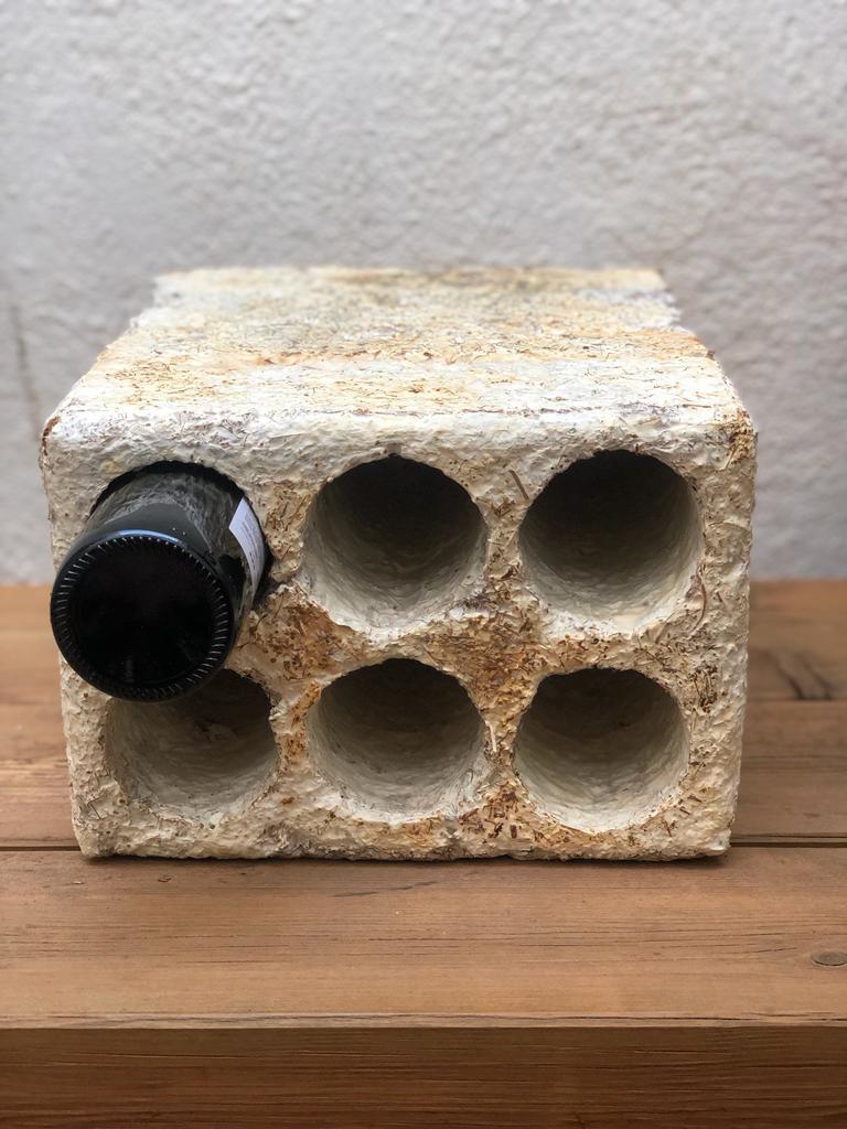 Caja hongos con botella acostada.jpeg